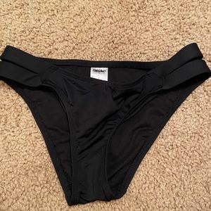Black swim bottoms size: SMALL